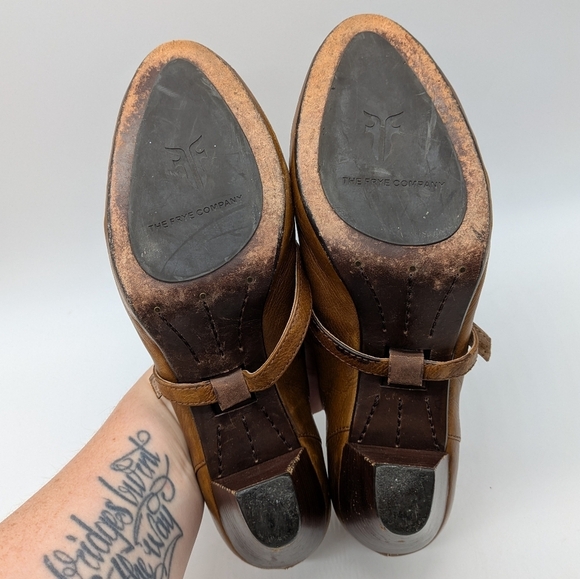 Frye Lois Brown Letter Block Heel 10 - Picture 10 of 13
